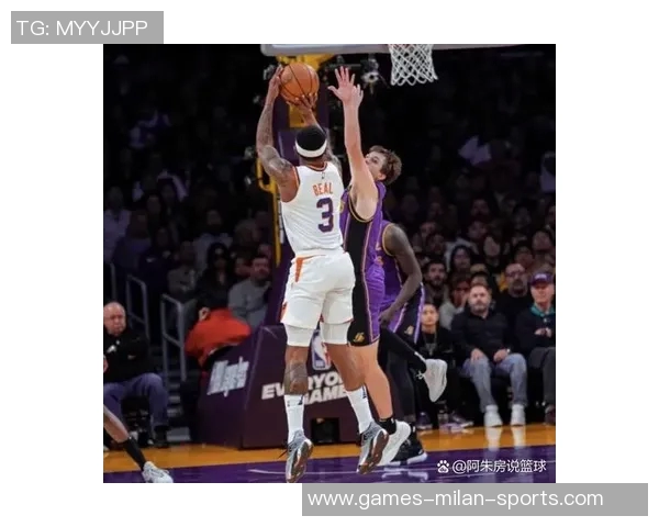 布克三节高效表现斩获24分7助攻正负值22助球队取得领先