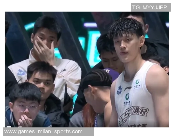 曾凡博上场即紧逼布克遭吹防守犯规展现CBA防守强度